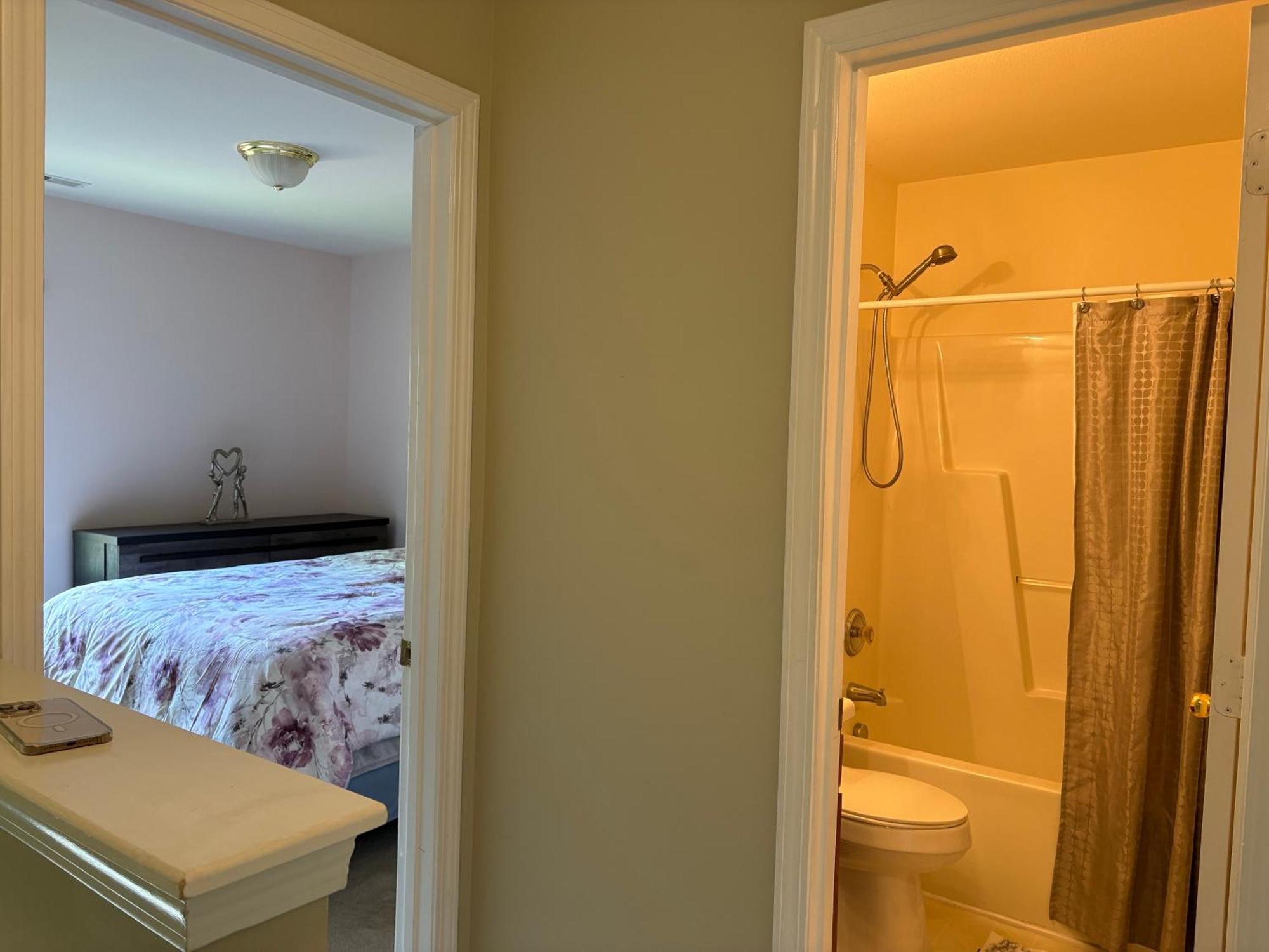 Private Bed And Bath In Charlotte公寓 外观 照片